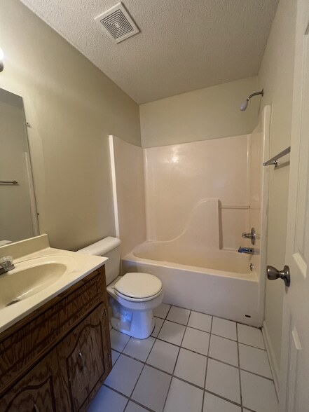 Building Photo - 132 Ballygar St