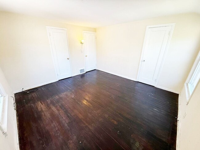 Building Photo - 2 BED 1 BATH BEAUTIFUL SINGLE FAMILY HOME