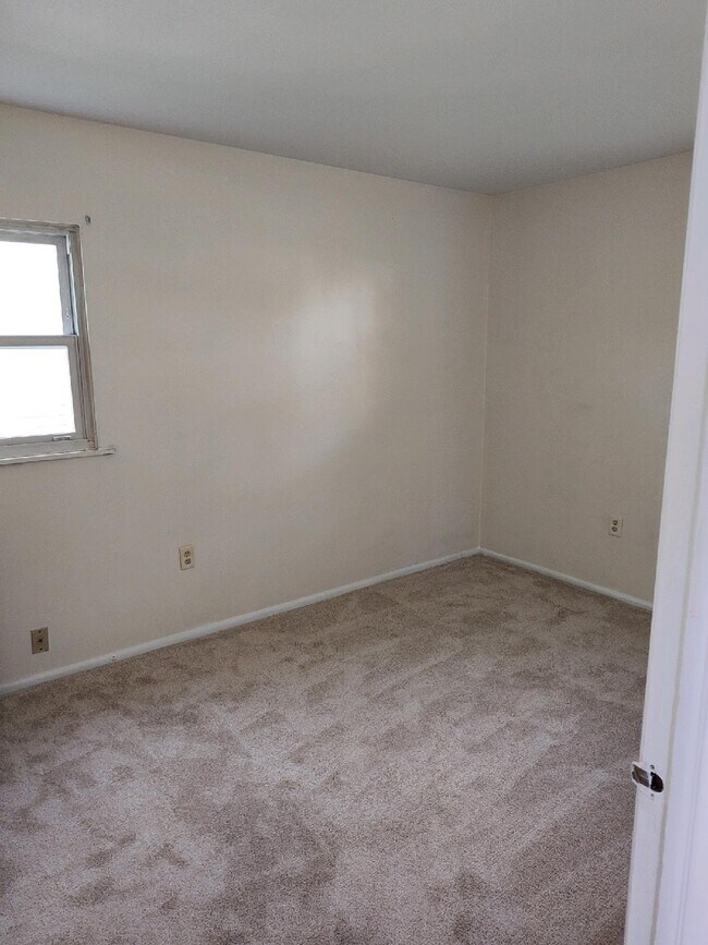 Building Photo - 1132 Bahama Dr