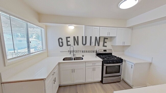 Cameo Ln Four-Plex - Cameo Ln Four-Plex Apartment