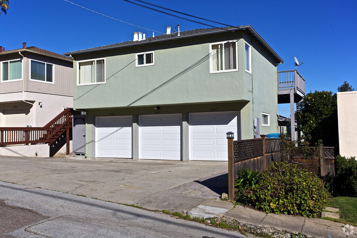 Primary Photo - 885 Laurel Ave