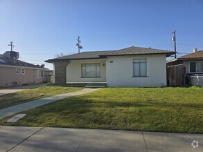 Building Photo - 1915 Norris Dr W