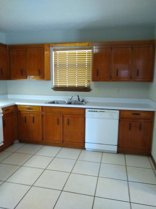 Building Photo - 7559 Shadow Bay Dr