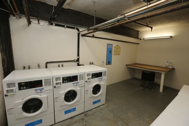 Building Photo - 1701 North Point 304