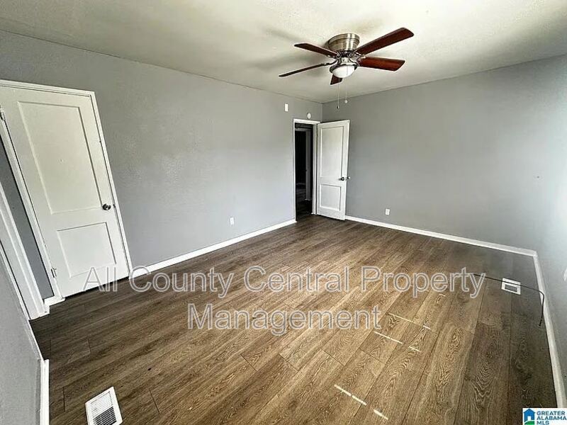 Building Photo - 40 20th Ave S