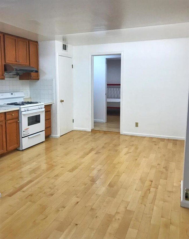 Building Photo - 2 bedroom in San Francisco CA 94112