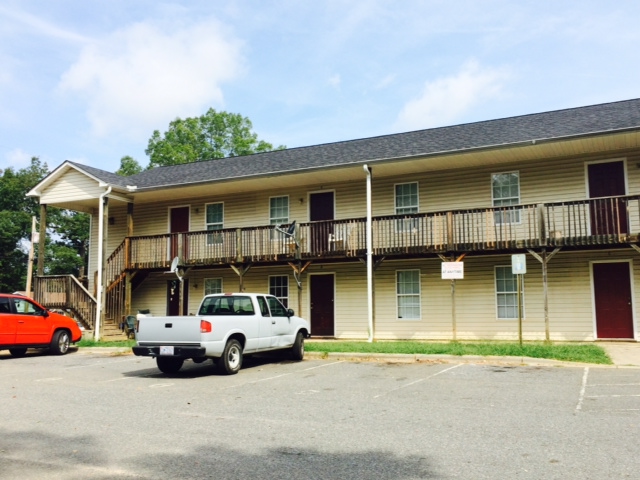 Primary Photo - 320 Hamilton Dr NE