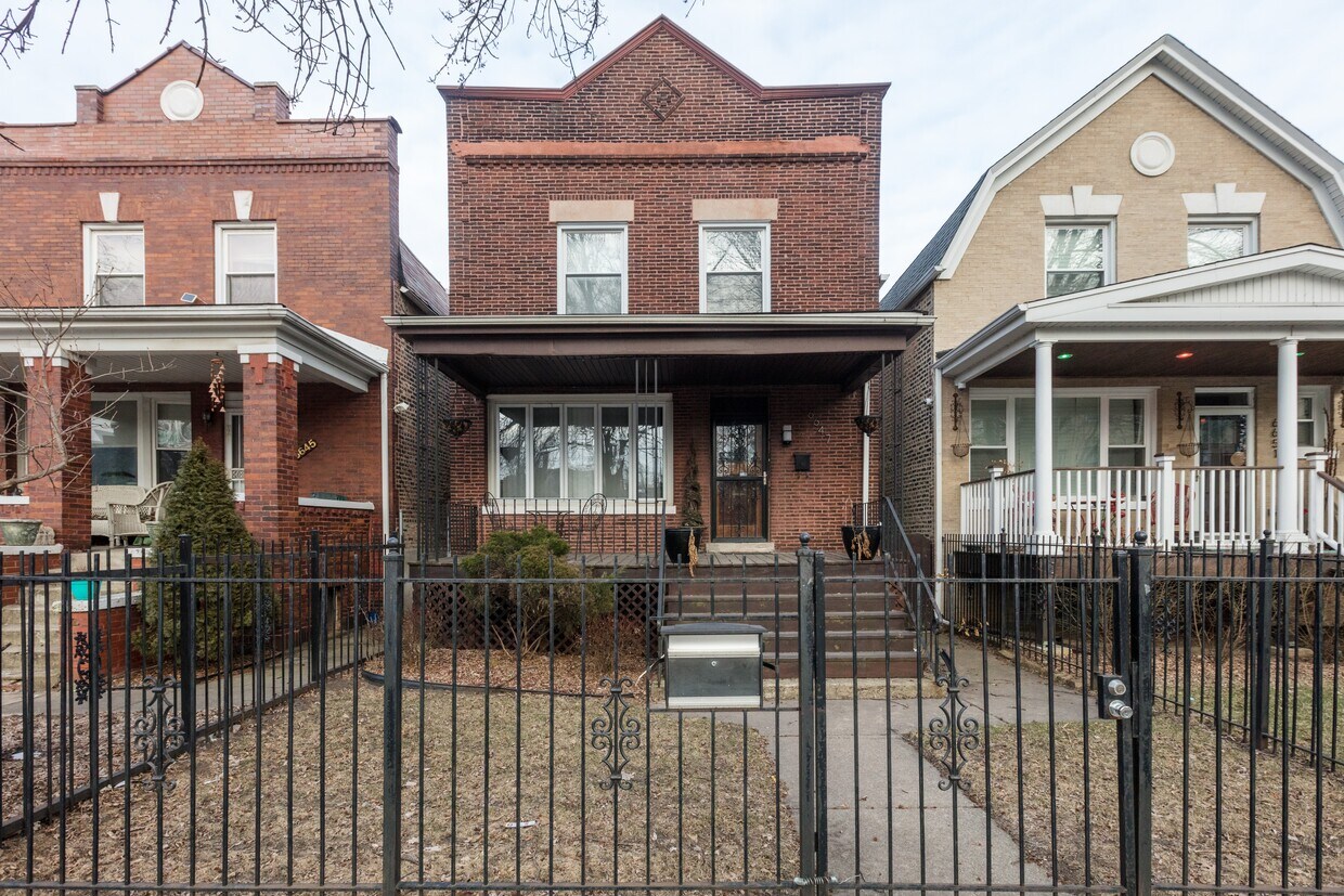 Primary Photo - 6647 S University Ave