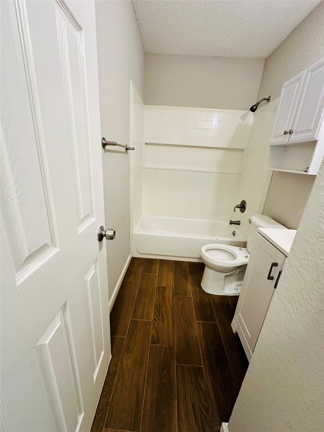 Building Photo - 1740 W 9th St