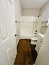 Building Photo - 1740 W 9th St