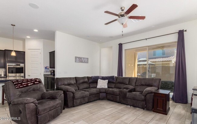 Foto del edificio - 10148 W Angels Ln