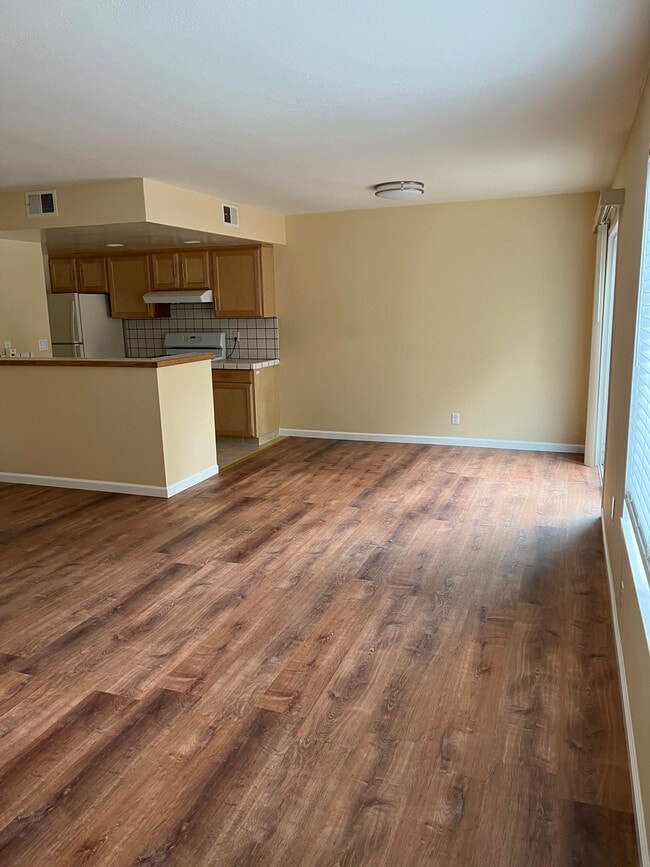 Living Room - 800 Villa Ln