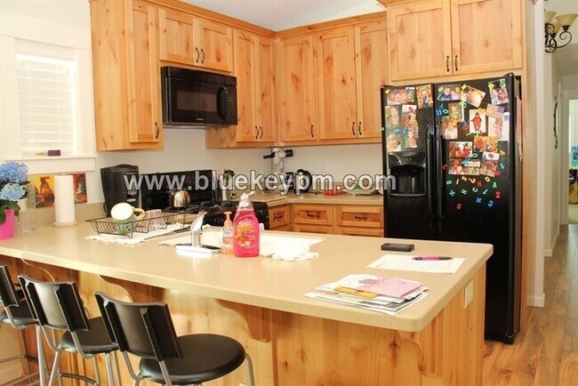 Foto del edificio - 2 Bed, 2 Bath, Blocks from Intel in Hillsboro