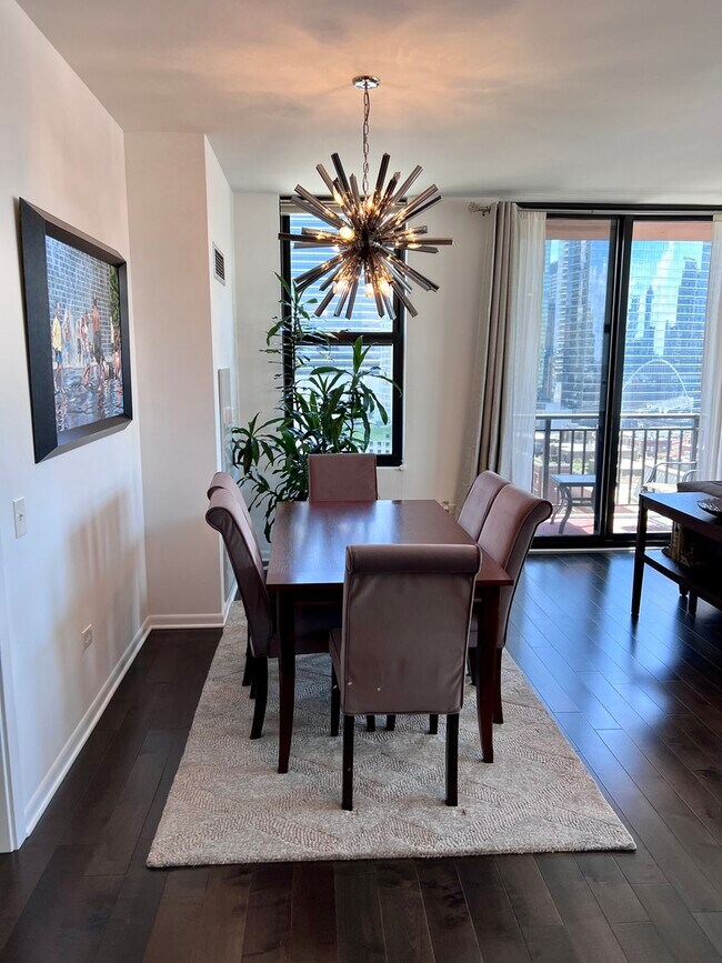 Foto del edificio - 330 N Jefferson St