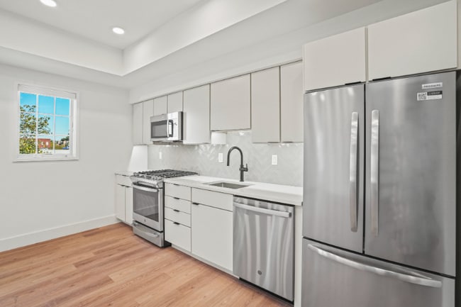 Foto del edificio - 716 L St SE