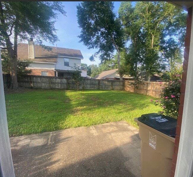Building Photo - 8251 Magnolia Village Dr N