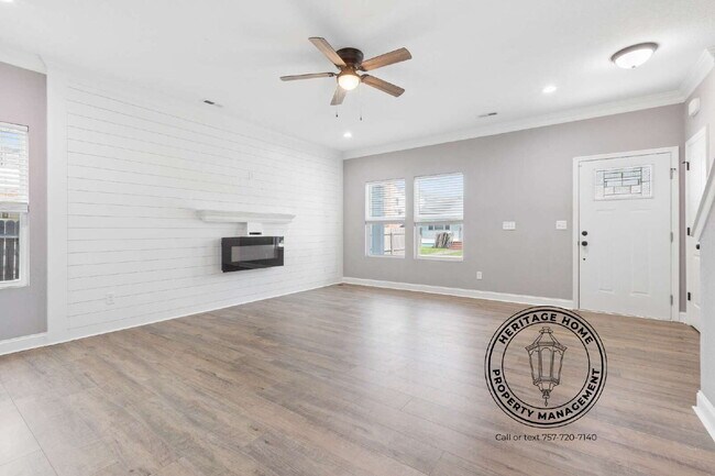 Foto del edificio - Charming 3-Bed Haven with 2.5 Baths in the Heart of Hampton!