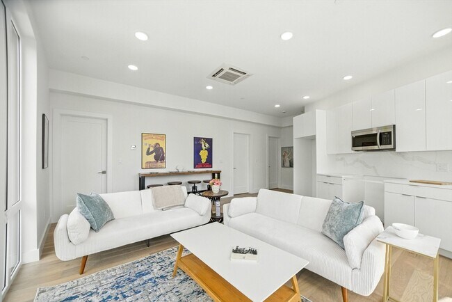 Building Photo - 38 Hichborn St