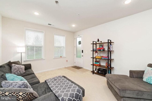 Building Photo - 24525 Glenville Grv Ter