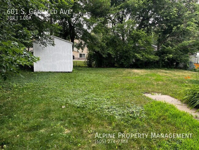 Building Photo - 3 Bed/1 Bath Short Term Rental!