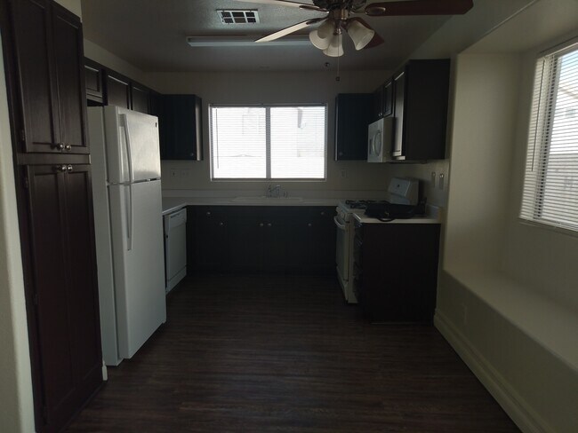 Foto del edificio - 2751 Purple Root Dr