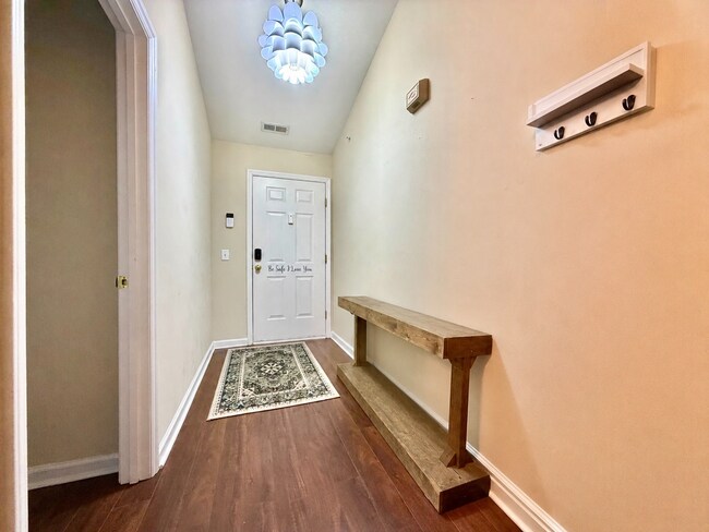 Building Photo - 3BR / 2BA Condo in Southwest Raleigh