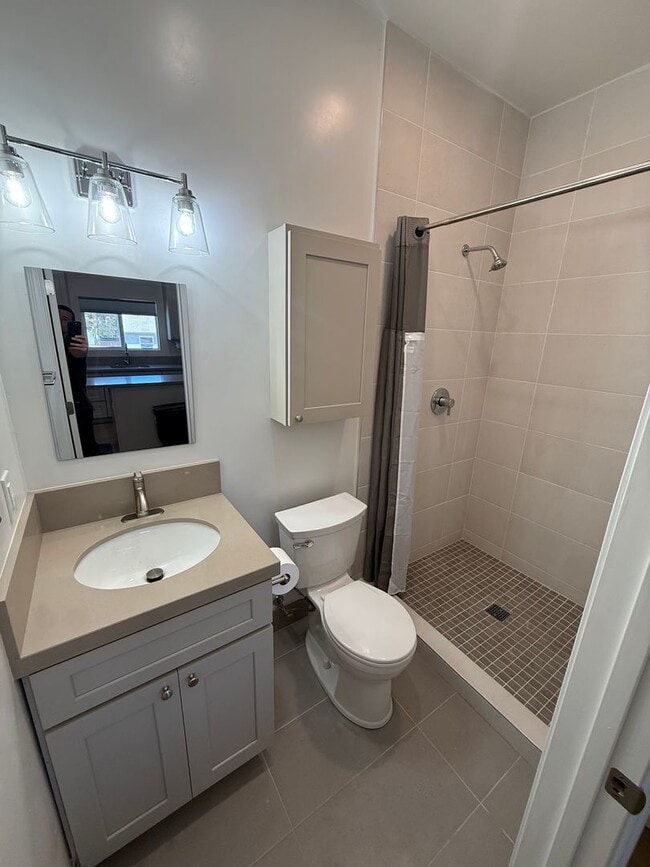 Building Photo - Affordable Studio in Central San Diego