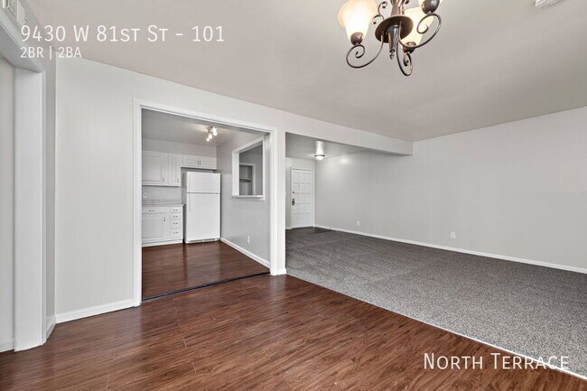 Foto del edificio - Renovated 2BR in Overland Park