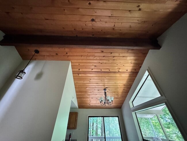 vaulted ceiling#2 - 21440 NE Union Hill Rd
