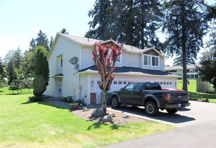 Primary Photo - Fantastic Spanaway 3 Bedroom Two Story Dup...