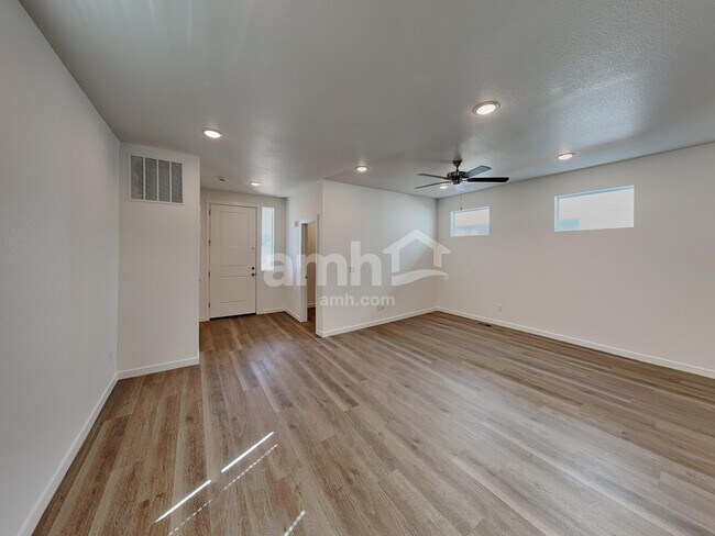 Foto del edificio - 23532 E 3rd Pl