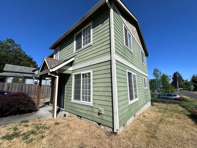 Building Photo - 355 6th St