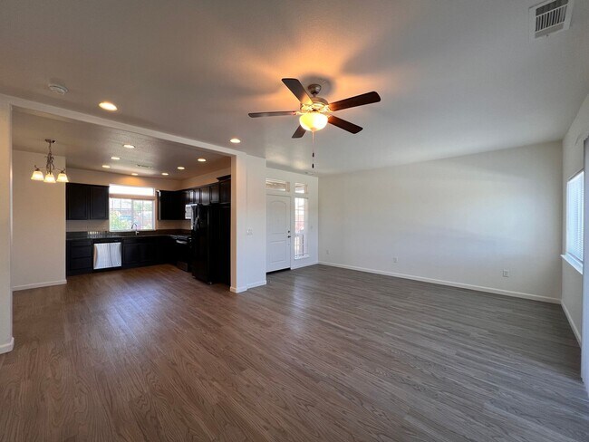 Building Photo - Silverland Estates 3 Bedroom 2 Bathroom Ho...