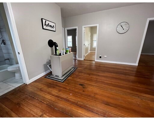 Building Photo - 471 E Main St