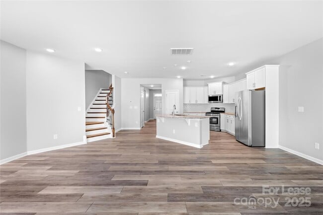 Building Photo - 15013 Savannah Hall Dr