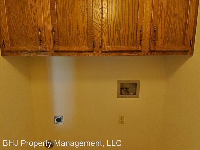 Building Photo - 1325 Sugarview Dr