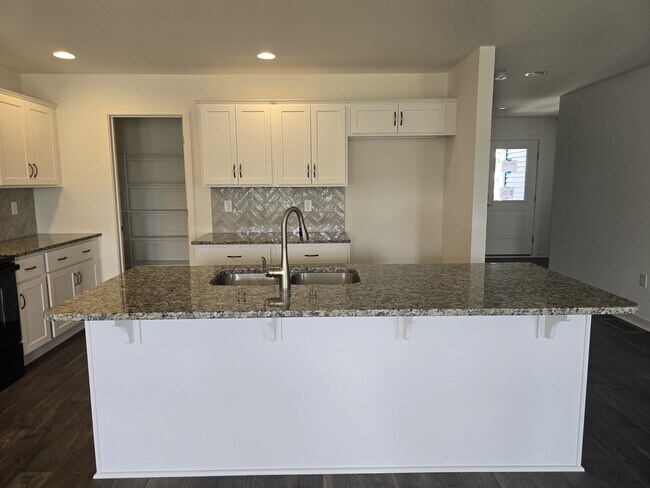 Building Photo - 7352 Red Oak Court