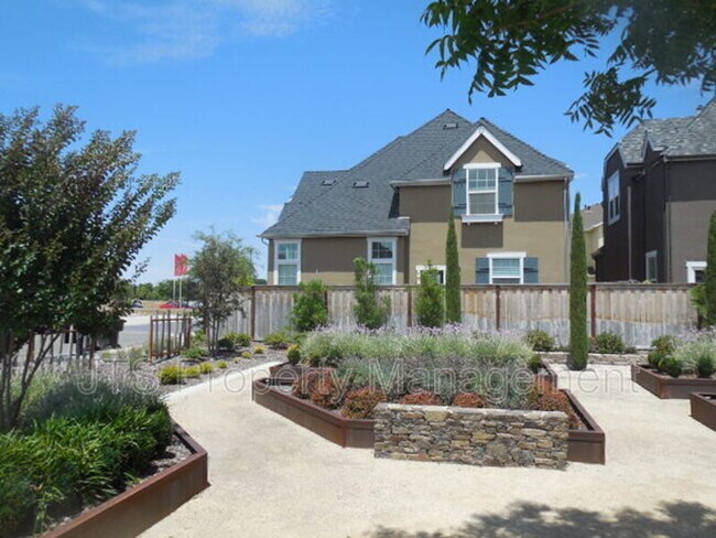 Foto del edificio - 1209 Lavande Dr