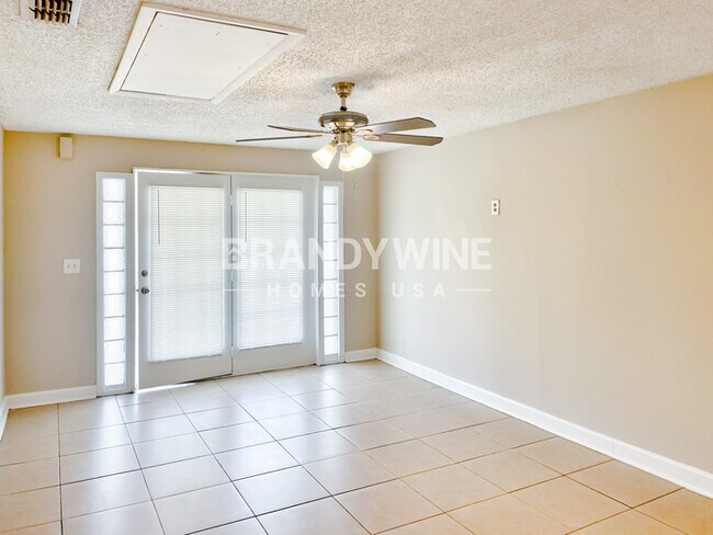 Foto del edificio - 2412 Alden Trace Blvd W