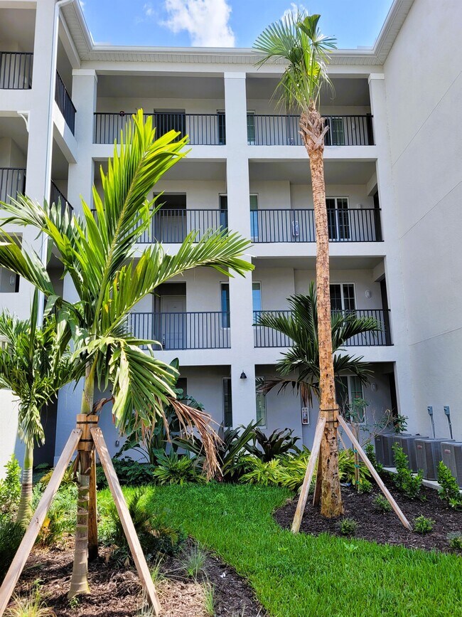 Foto del edificio - 6034 National Blvd