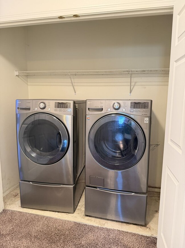 Foto del edificio - 3 Bedrooms Townhouse for Rent