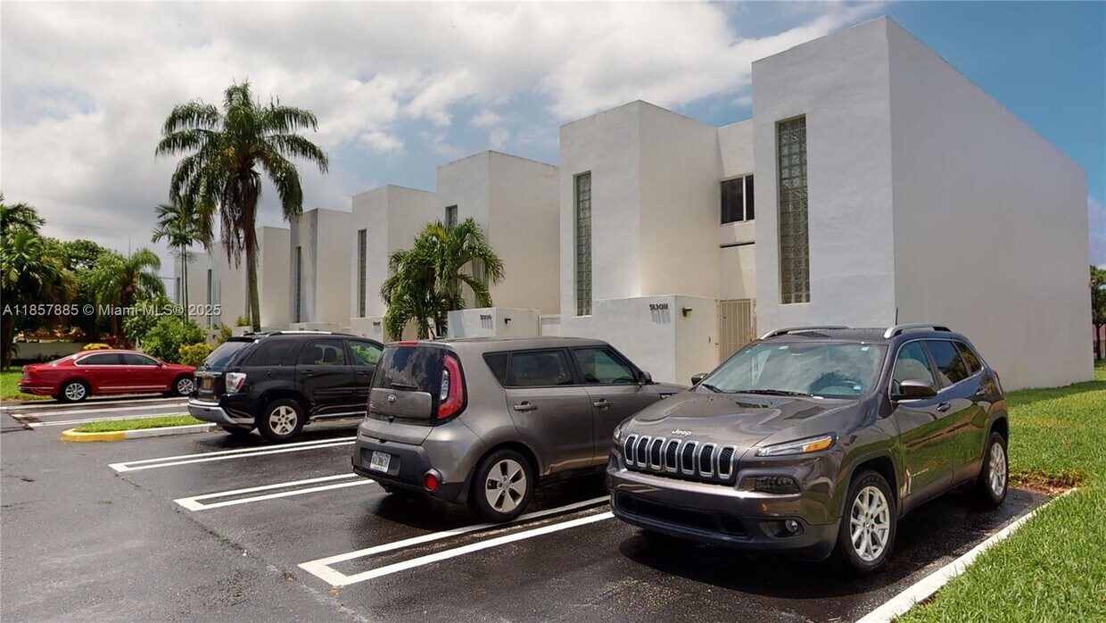 Foto principal - 5150 Elmhurst Rd