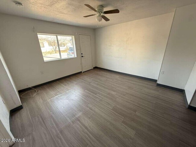 Building Photo - 398 E Ave