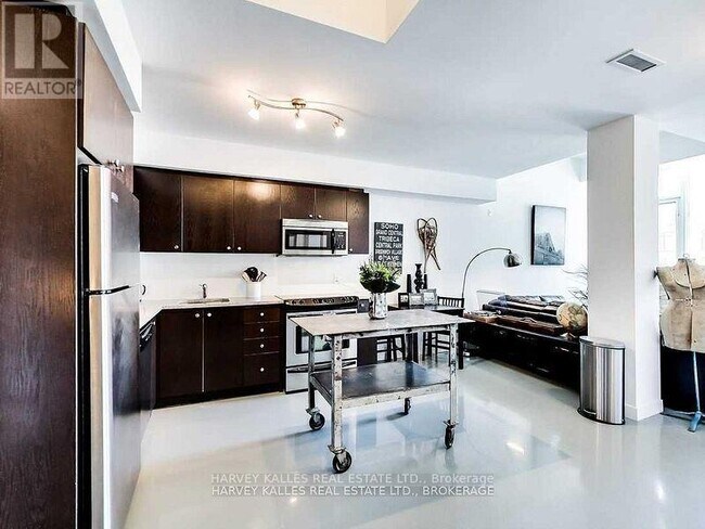 Photo du bâtiment - 201 Carlaw Ave