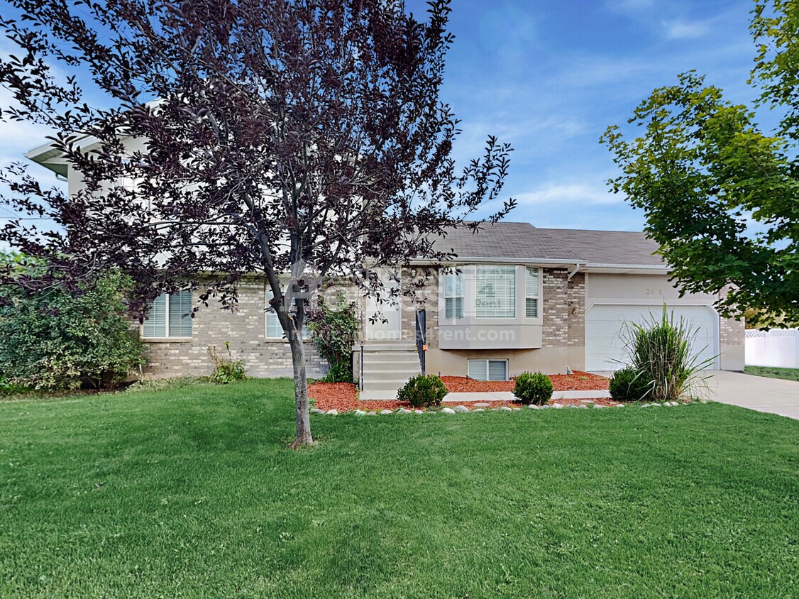 13079 S 2900 W House Rental in Riverton, UT