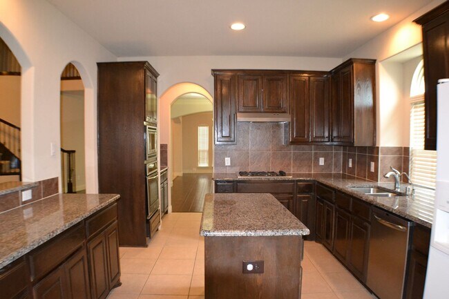 Foto del edificio - 6 Bed 4 Bath House for Lease - Plano - GOOD LOCATION!