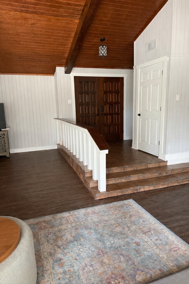 Building Photo - 902 N Texas St