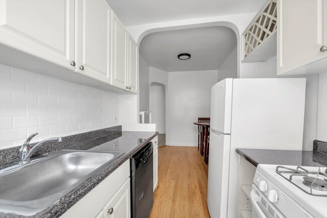 Building Photo - 63-60-63102 102nd St