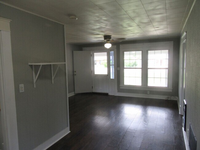 Foto del edificio - 708 S Hwy 22 A