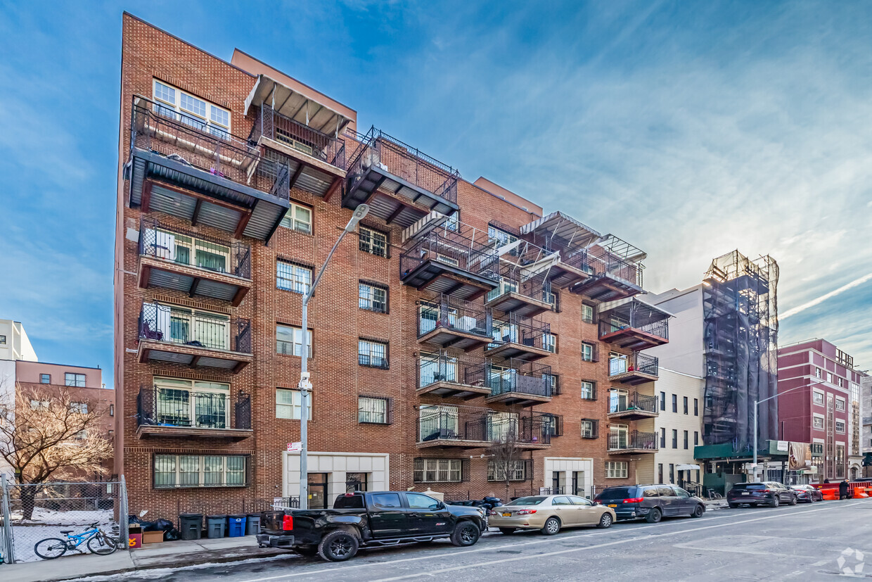 Primary Photo - 376-382 Wallabout St